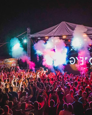 Candlelight: 90s Hip Hop on Strings